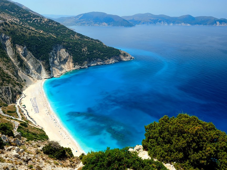 beaches-europe-Myrtos-Kefalonia-greece-GettyImages-493072457